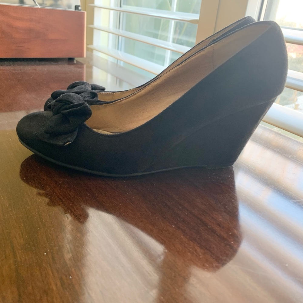 Bow Wedges - Picture 3 of 6